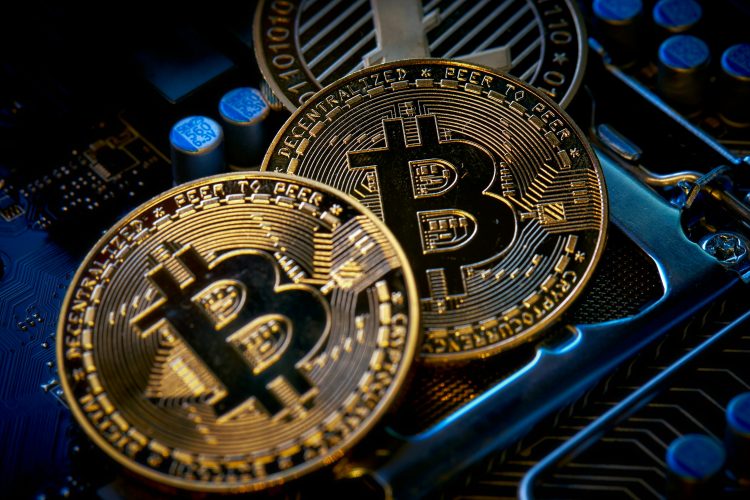 Bitcoin Caught In Bearish Drift As It Slips Below Key Support Averages, Bears Taking Over?