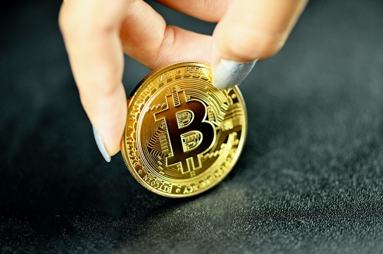 Bitcoin Sees Long-Term Holders Sell As Short-Term Buyers Step In – Sign Of Rally Exhaustion?